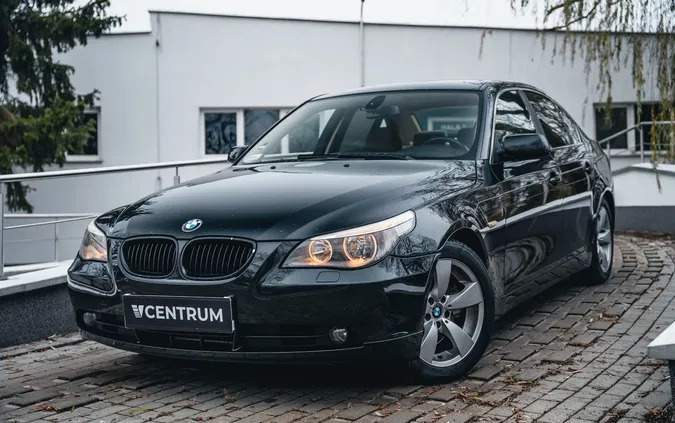 mazowieckie BMW Seria 5 cena 58900 przebieg: 260369, rok produkcji 2006 z Żuromin